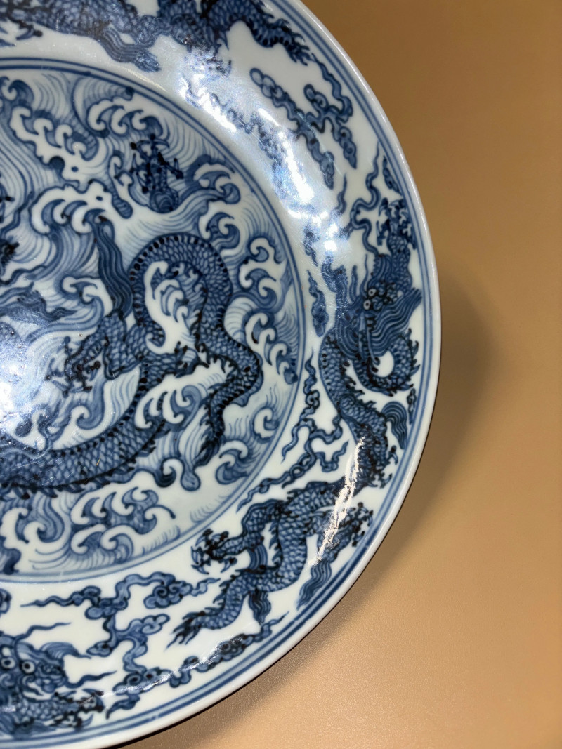 明成化 青花海水龙纹大盘 - 图6