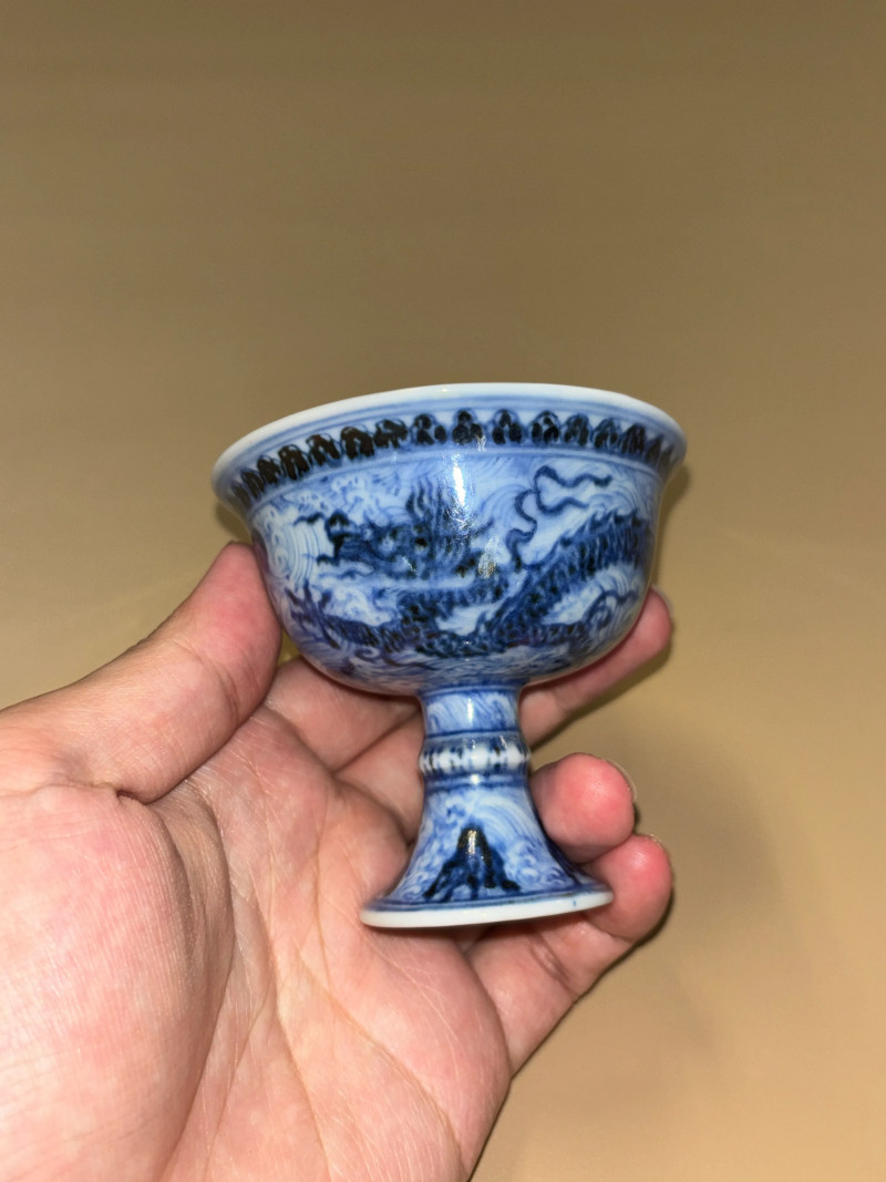 明宣德 青花江崖海水行龙纹高足杯 - 图2