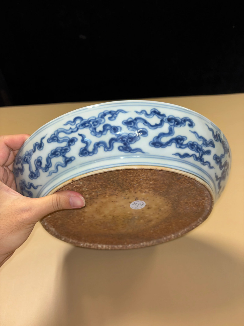 明成化 青花海水龙纹大盘 - 图9
