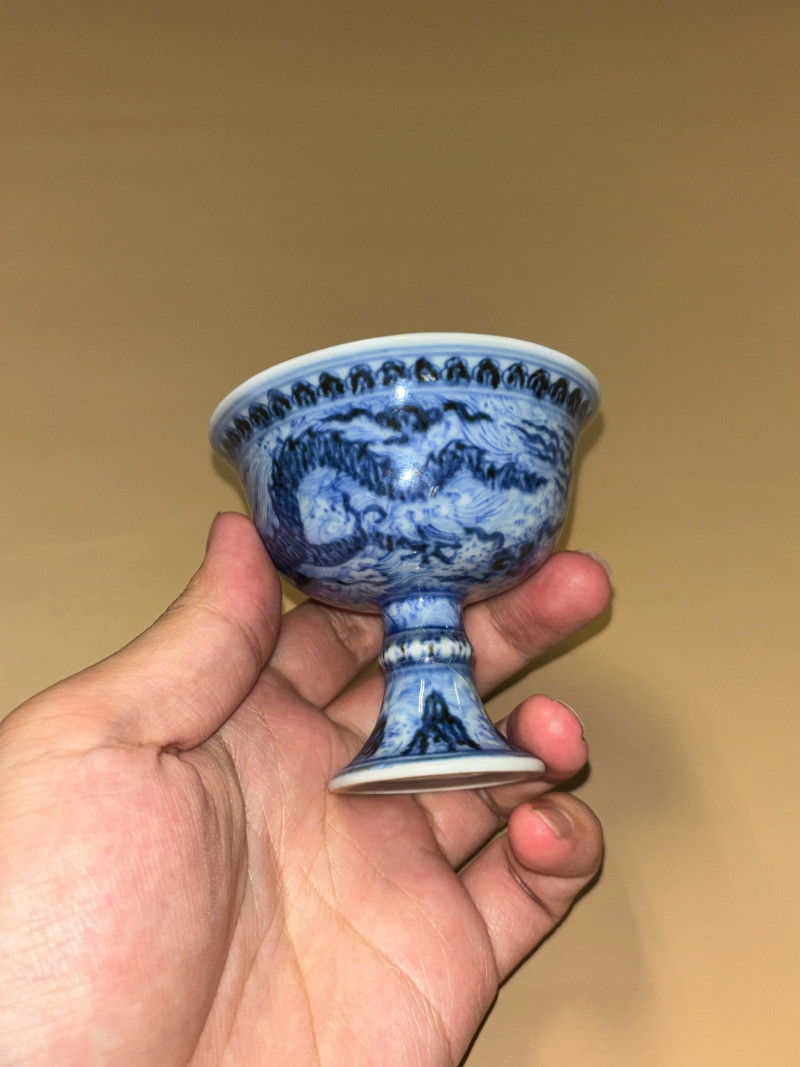 明宣德 青花江崖海水行龙纹高足杯 - 图4