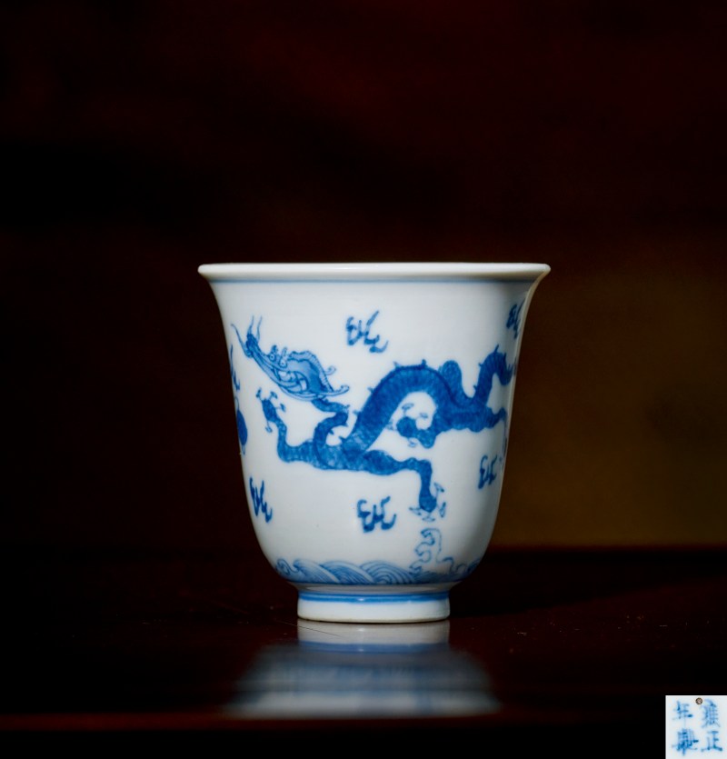 清雍正 青花双龙赶珠纹铃铛杯