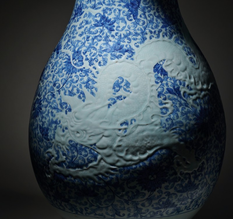 清雍正 青花锥拱穿花龙纹大尊 - 图2