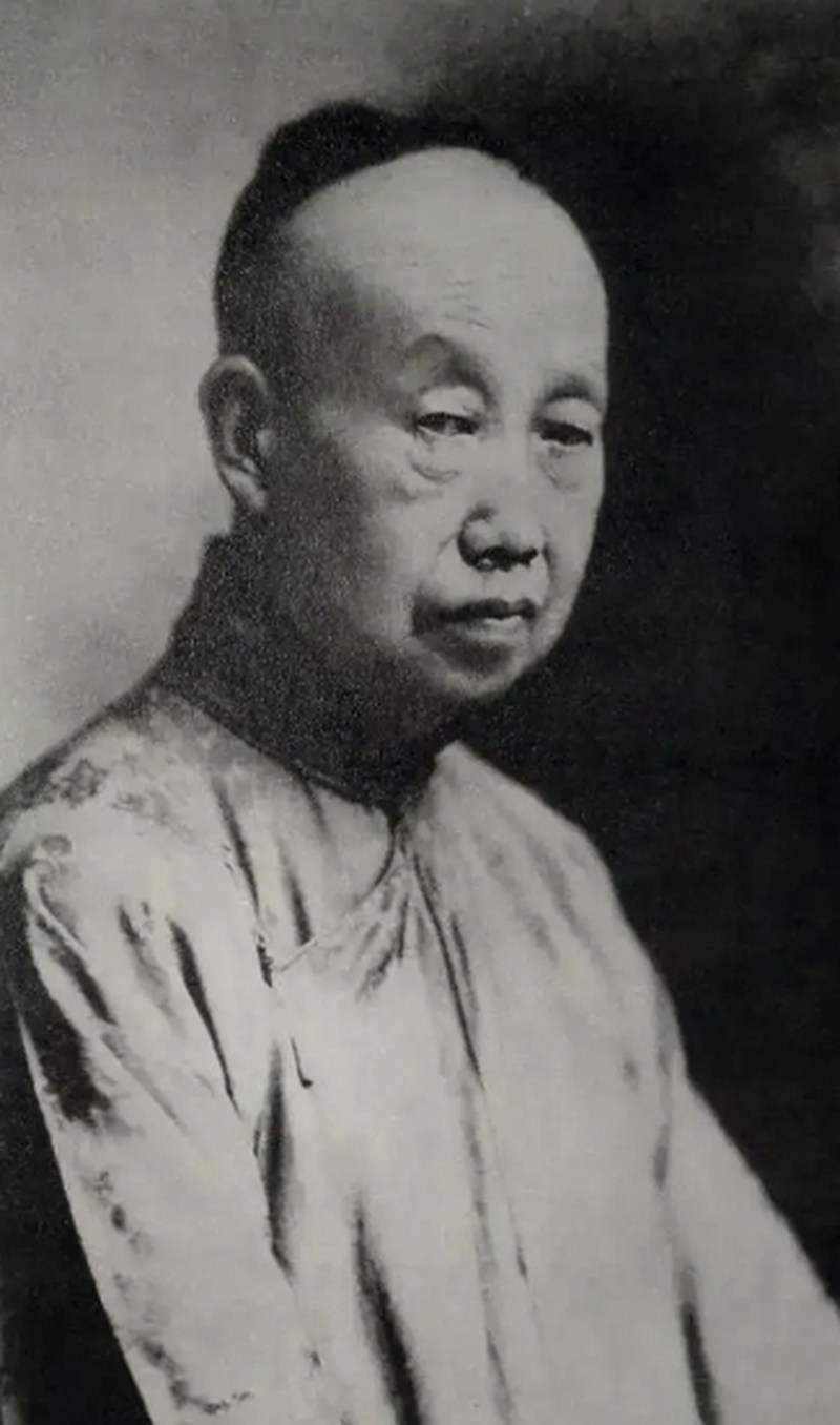 清 吴昌硕画高枝花卉镜片 - 图2