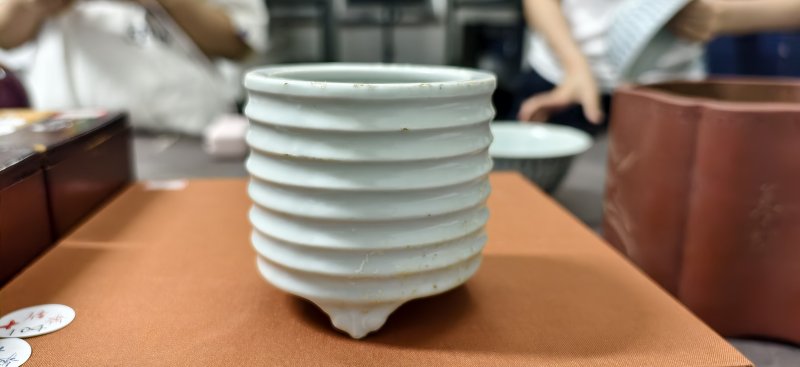 清 青釉弦纹三足炉 - 图4