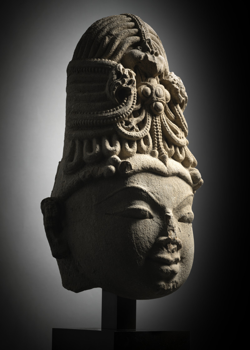 A BUFF SANDSTONE HEAD OF A FEMALE FIGURE - 图2