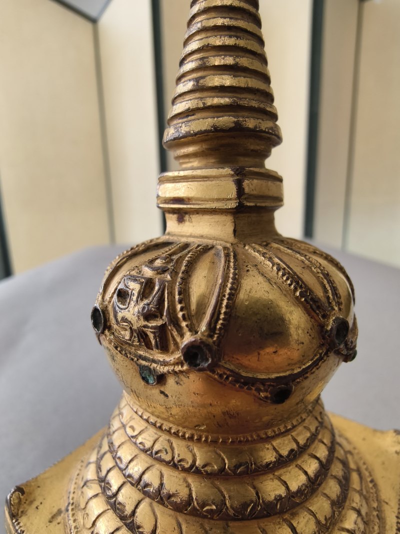 A GILT-BRONZE STUPA - 图14