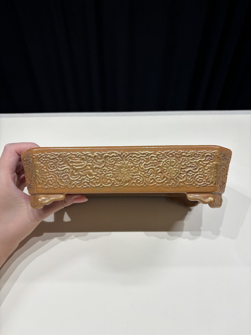 清乾隆 紫金釉金彩缠枝八宝纹长方花盆 - 图4