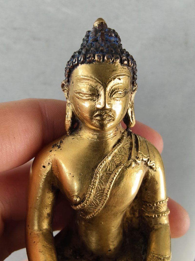 A GILT-BRONZE FIGURE OF BUDDHA SHAKYAMUNI - 图12