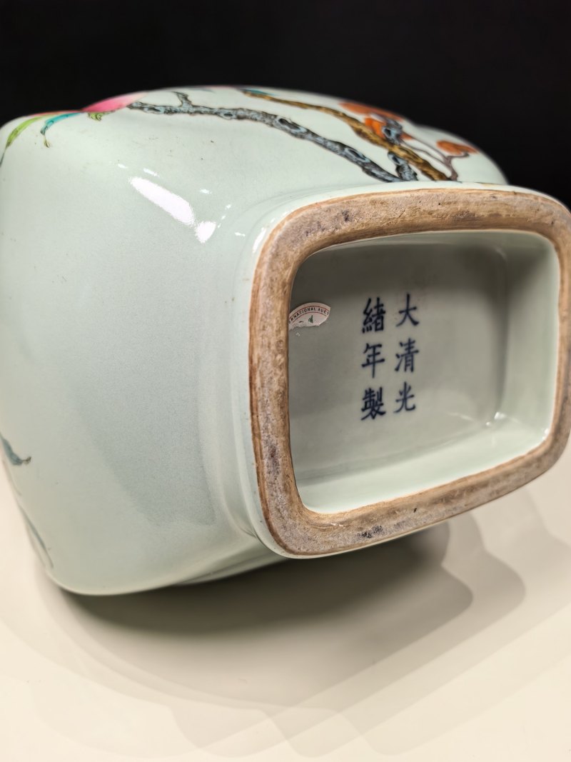 清光绪 粉青釉加粉彩九桃纹贯耳瓶 - 图14