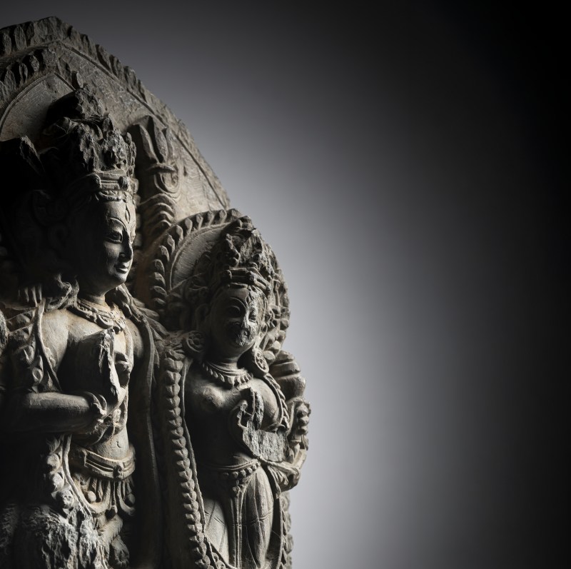 A FINE GREY STONE STELE DEPICTING SHIVA AND PARVATI - 图3