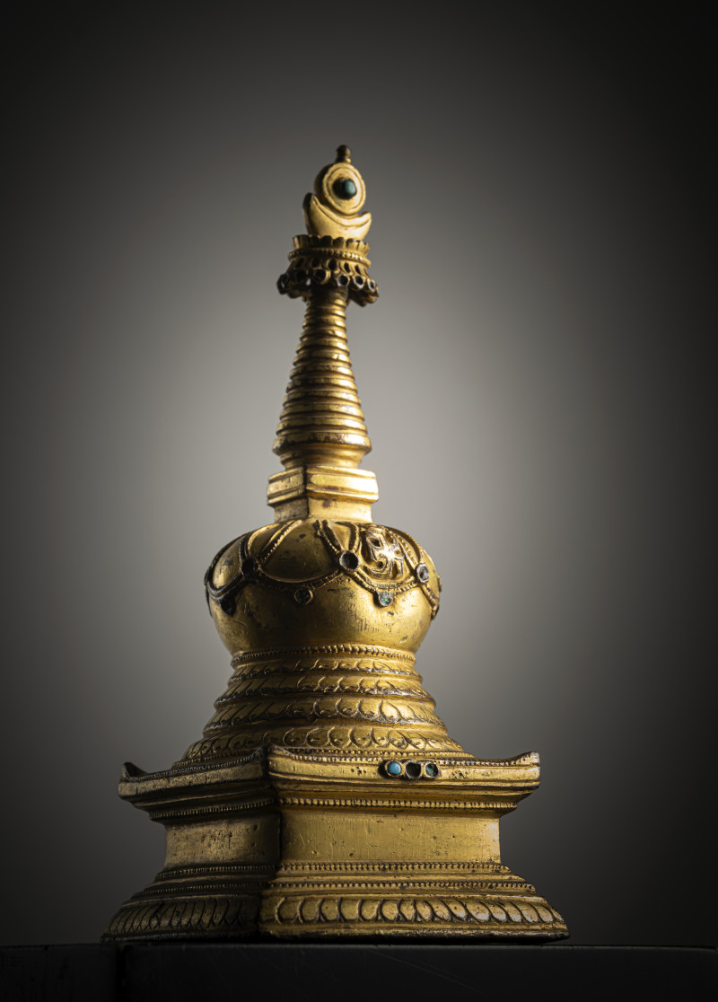A GILT-BRONZE STUPA - 图5