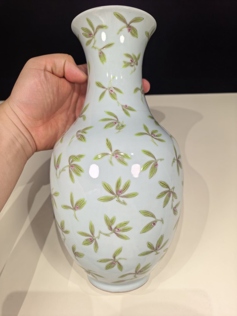 清道光 粉彩兰花纹瓶一对 - 图7