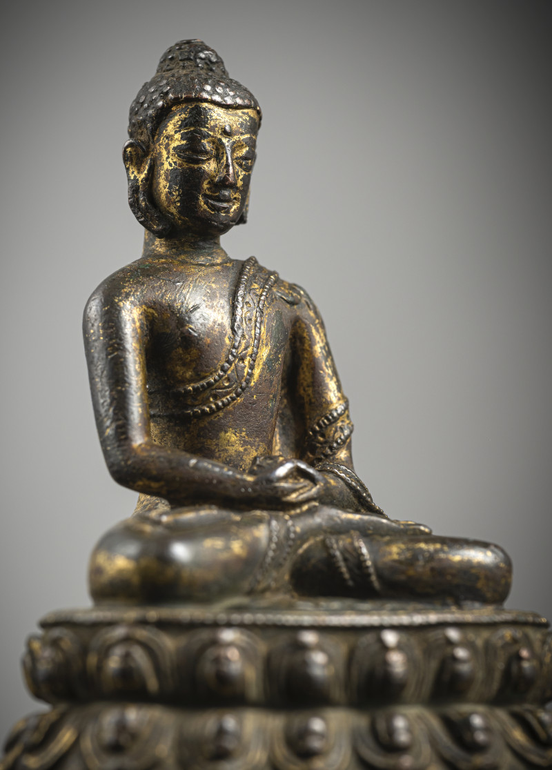 A GILT-COPPER FIGURE OF BUDDHA SHAKYAMUNI - 图3