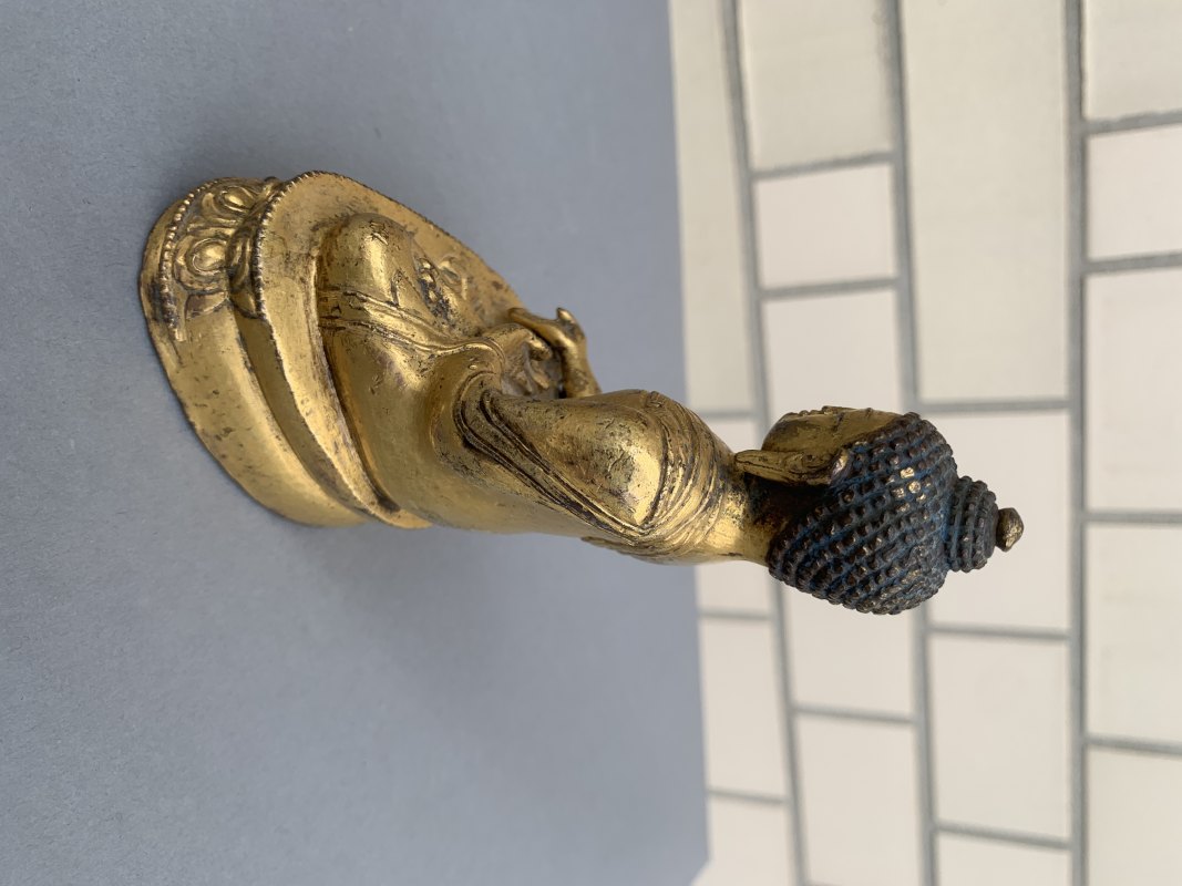 A GILT-BRONZE FIGURE OF BUDDHA SHAKYAMUNI - 图6