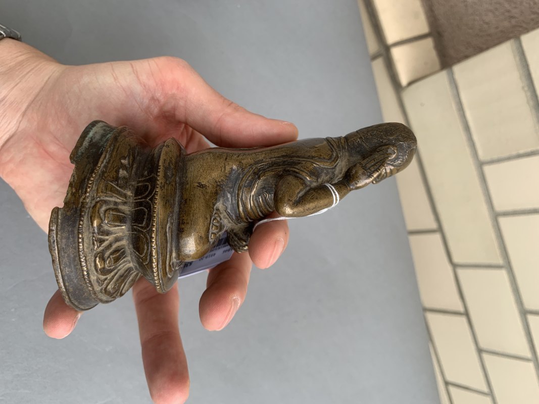 A BRONZE FIGURE OF A LAMA, POSSIBLY MILAREPA - 图9