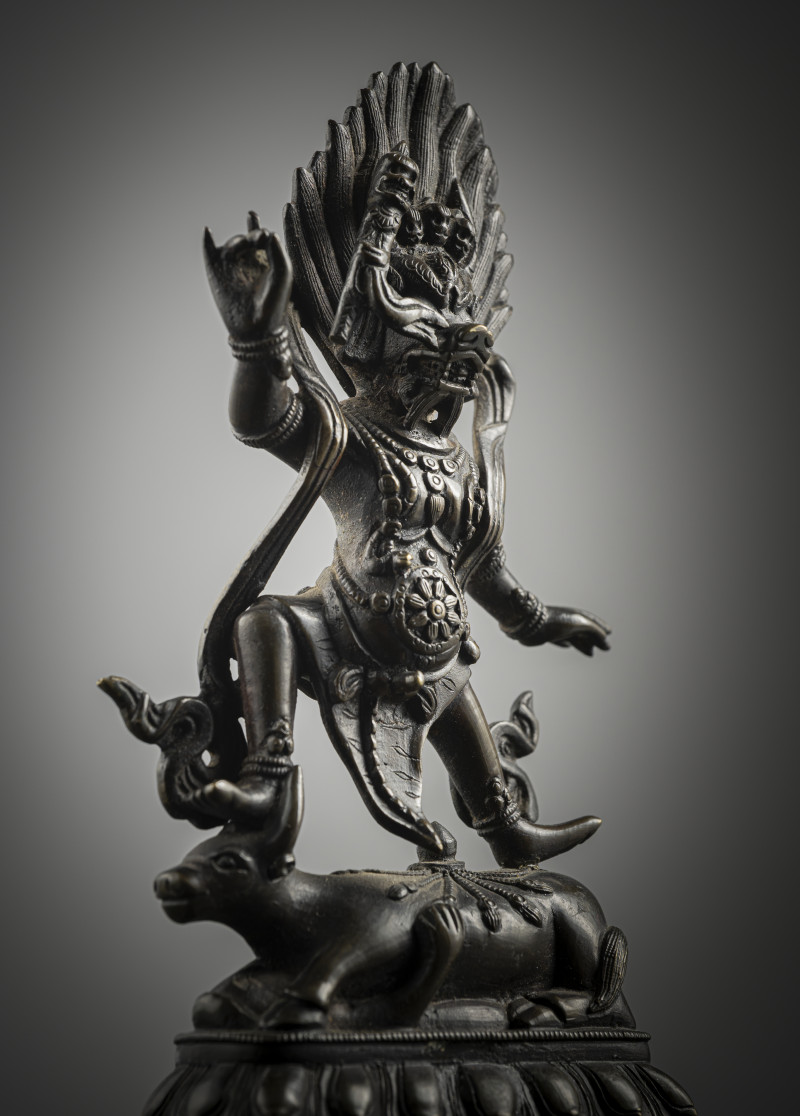 Bronze of Yama on a bull above a lotus throne - 图5