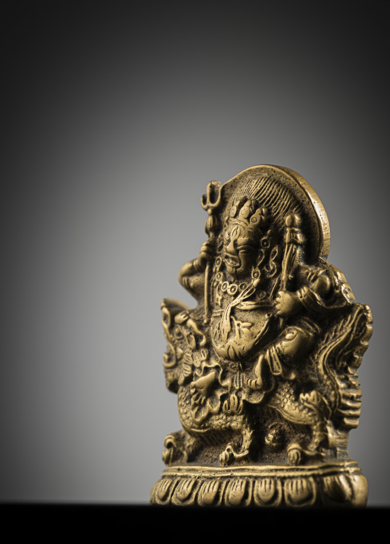 A BRONZE PLAQUE DEPICTING JAMBHALA - 图4