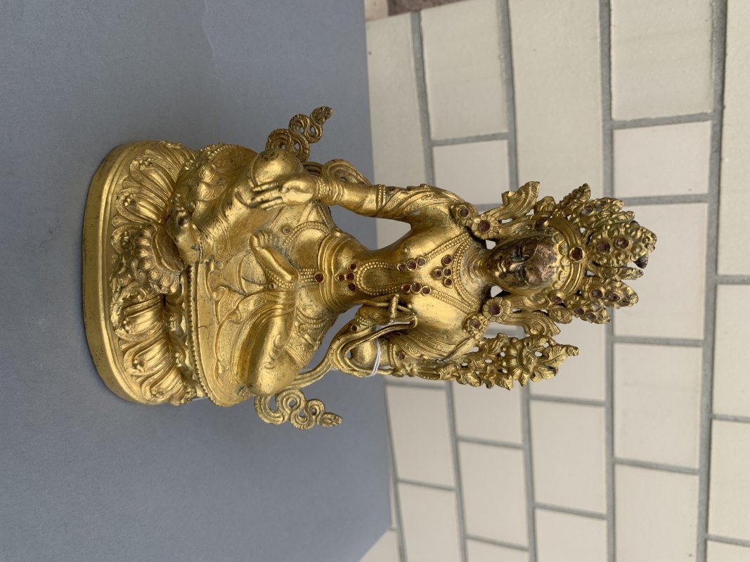 A GILT-BRONZE FIGURE OF SYAMATARA - 图6