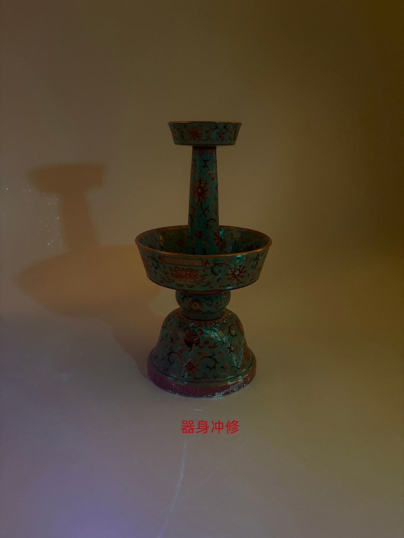 清乾隆 松石绿地粉彩莲托八宝纹烛台 - 图19