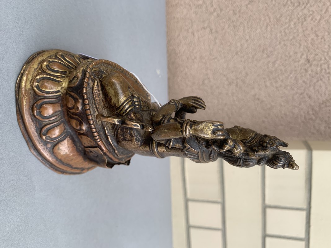 A gilt-bronze figure of Shadaksharilokeshvara - 图7