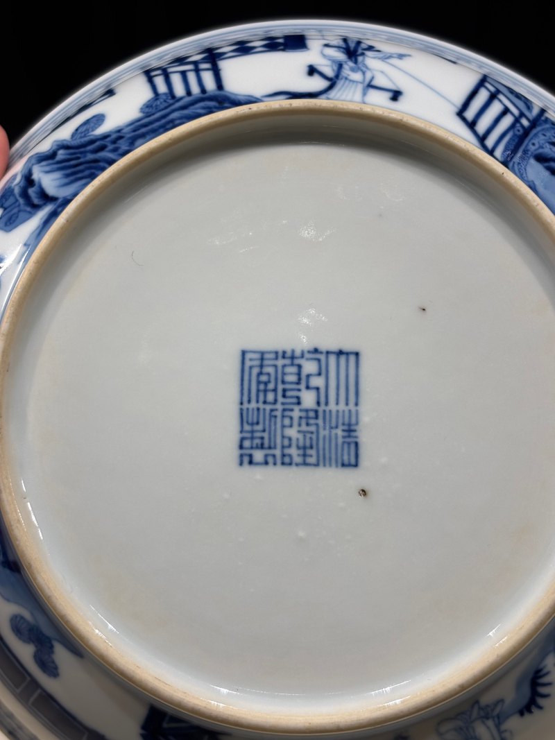 清乾隆 青花内岁寒三友外婴戏图盘 - 图13