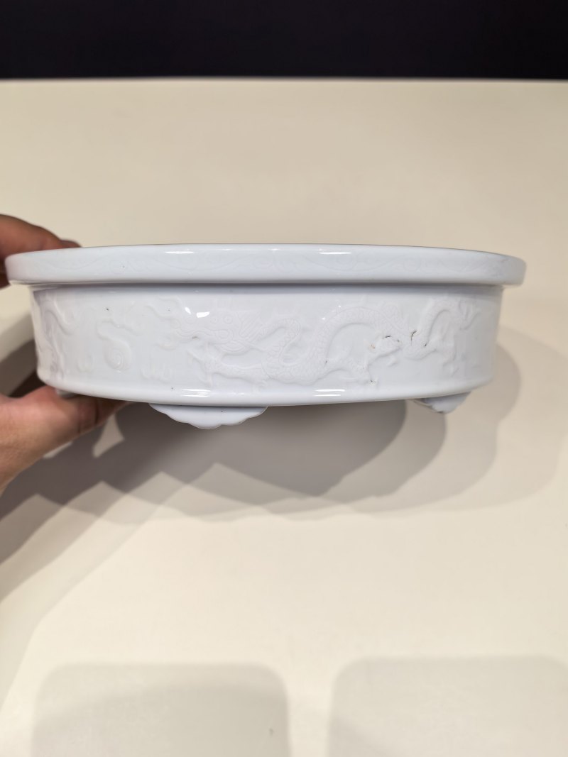 清康熙 白釉暗刻龙纹洗 - 图4