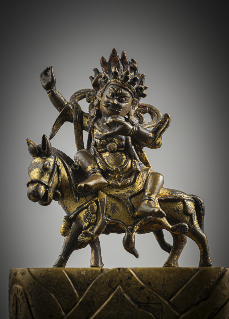 A GILT-BRONZE FIGURE OF SHRI DEVI - 图3