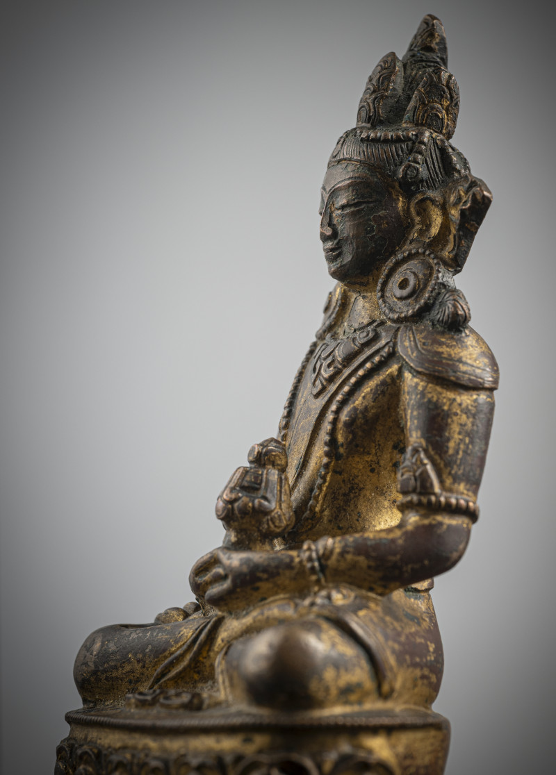 A GILT-BRONZE FIGURE OF AMITAYUS - 图4