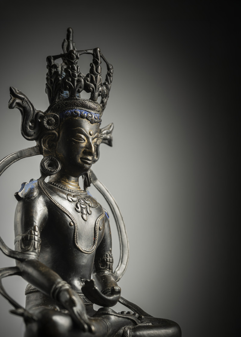 A BRONZE FIGURE OF RATNASAMBHAVA - 图5