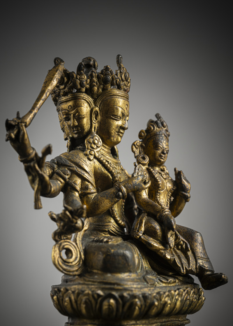 A GILT-BRONZE FIGURE OF MANJUGOSHA AND CONSORT - 图4