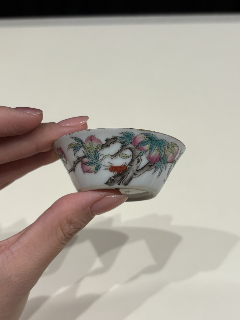 清光绪 粉彩九桃纹马蹄杯 - 图3
