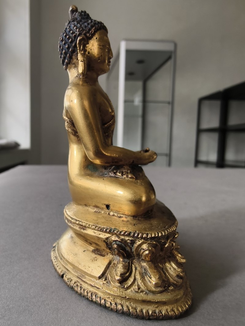 A GILT-BRONZE FIGURE OF BUDDHA SHAKYAMUNI - 图7