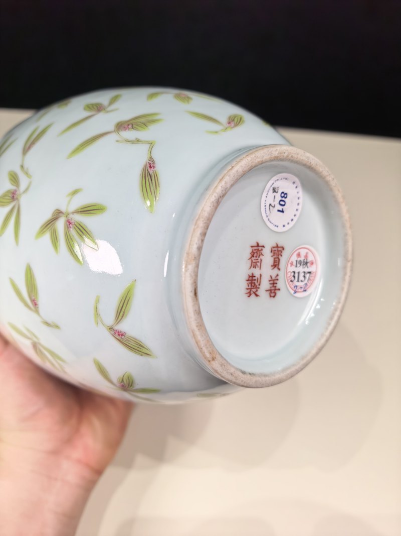 清道光 粉彩兰花纹瓶一对 - 图11