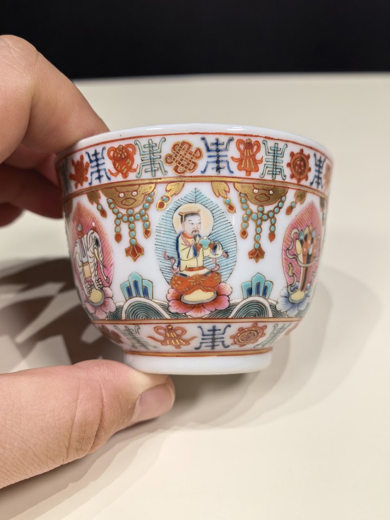 清道光 粉彩七珍八宝纹杯 - 图4