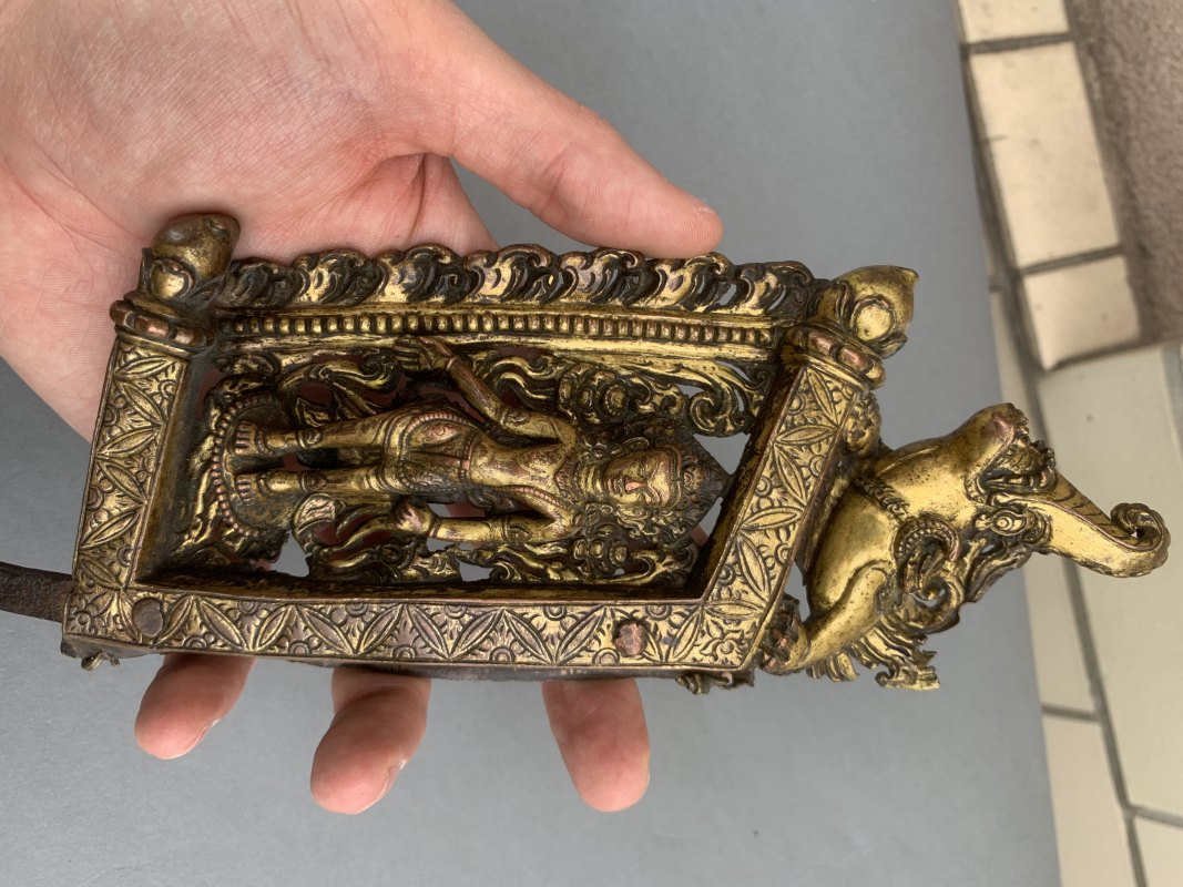 A GILT-COPPER EMBOSSED THRONE SECTION - 图7