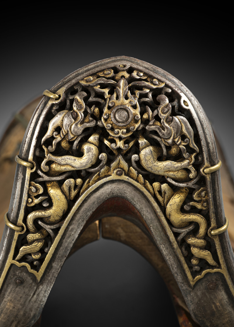 A RARE PARCEL GILT-IRON AND WOOD SADDLE WITH MOVABLE DERGE FITTINGS - 图2