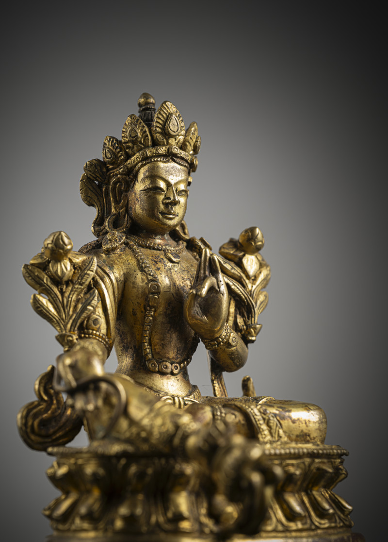 A GILT-BRONZE FIGURE OF SYAMATARA - 图3