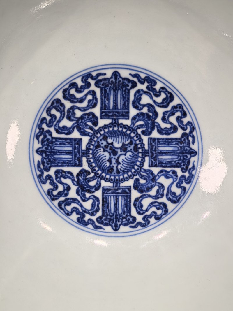 清乾隆 青花莲托八宝纹大碗 - 图14