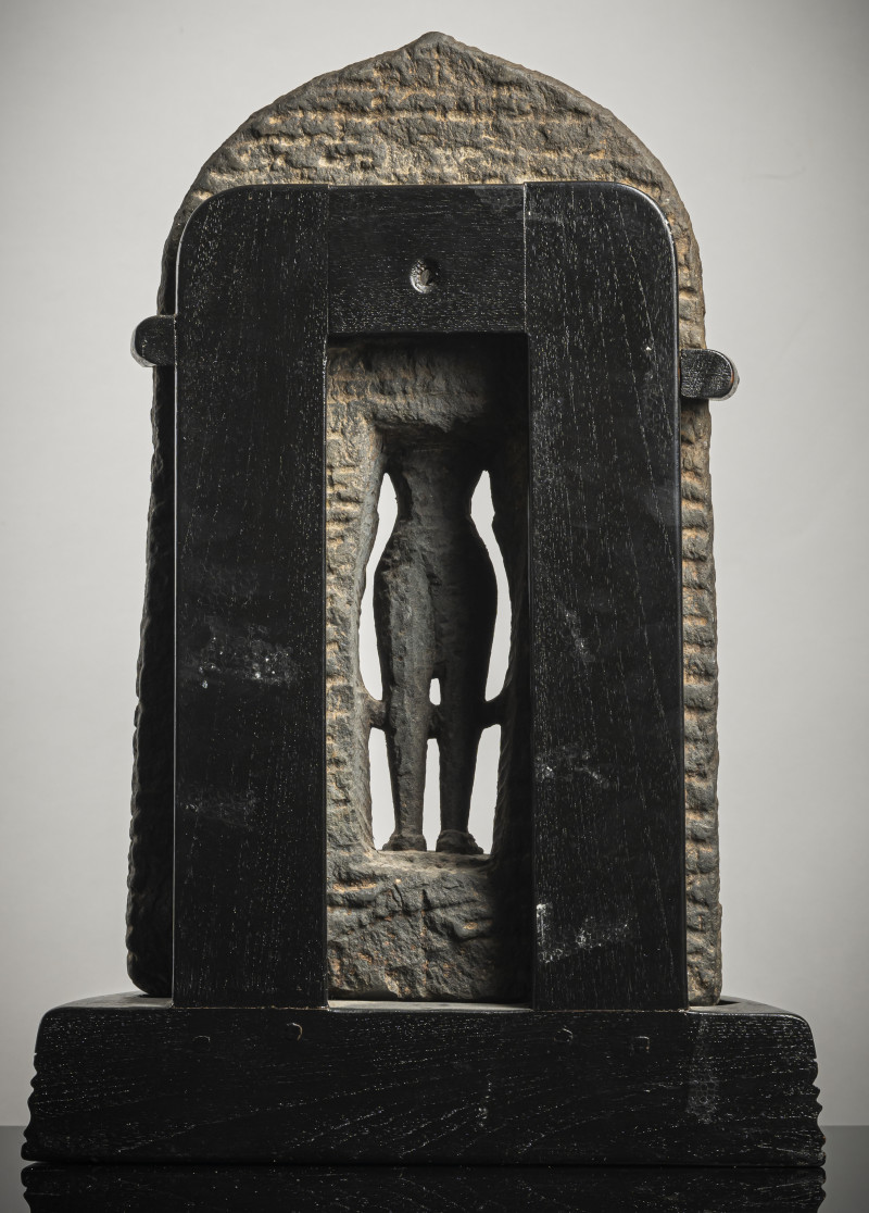 A PHYLLITE STONE STELE DEPICTING VISHNU - 图2