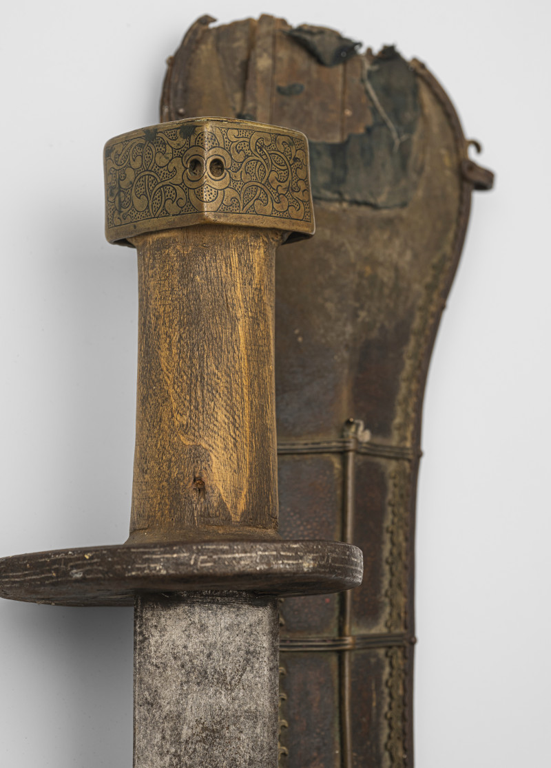 A RARE SWORD AND SCABBARD - 图5