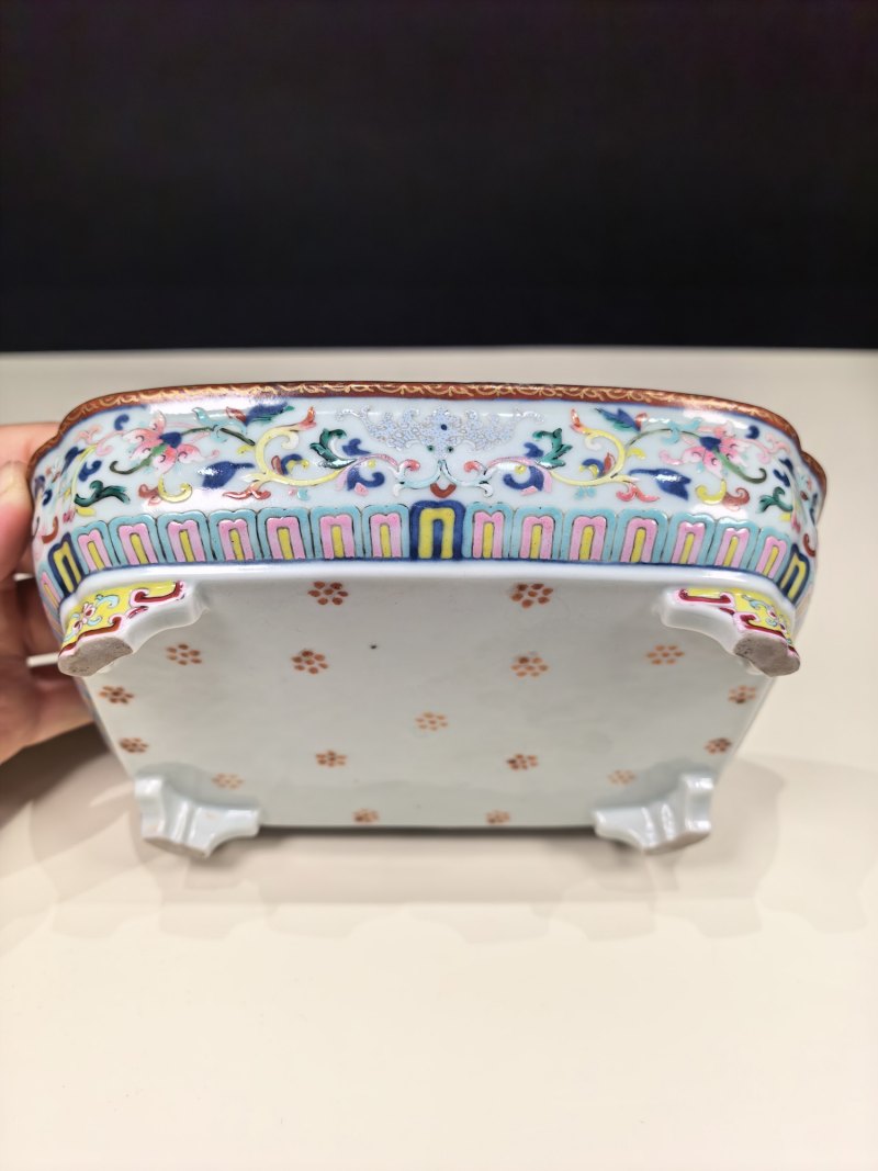 清乾隆 青花洋彩四方倭角水仙盆 - 图3