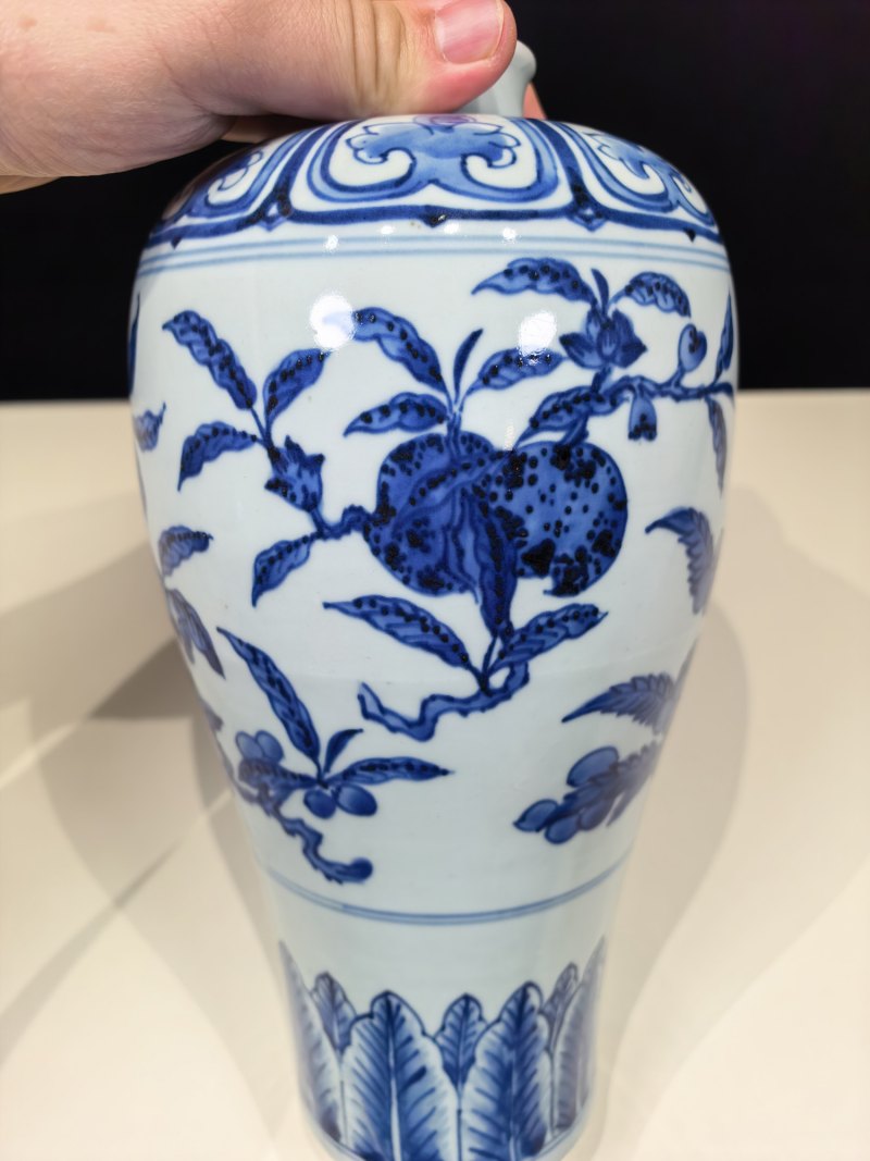 清雍正 仿永乐青花折枝花果纹梅瓶 - 图7