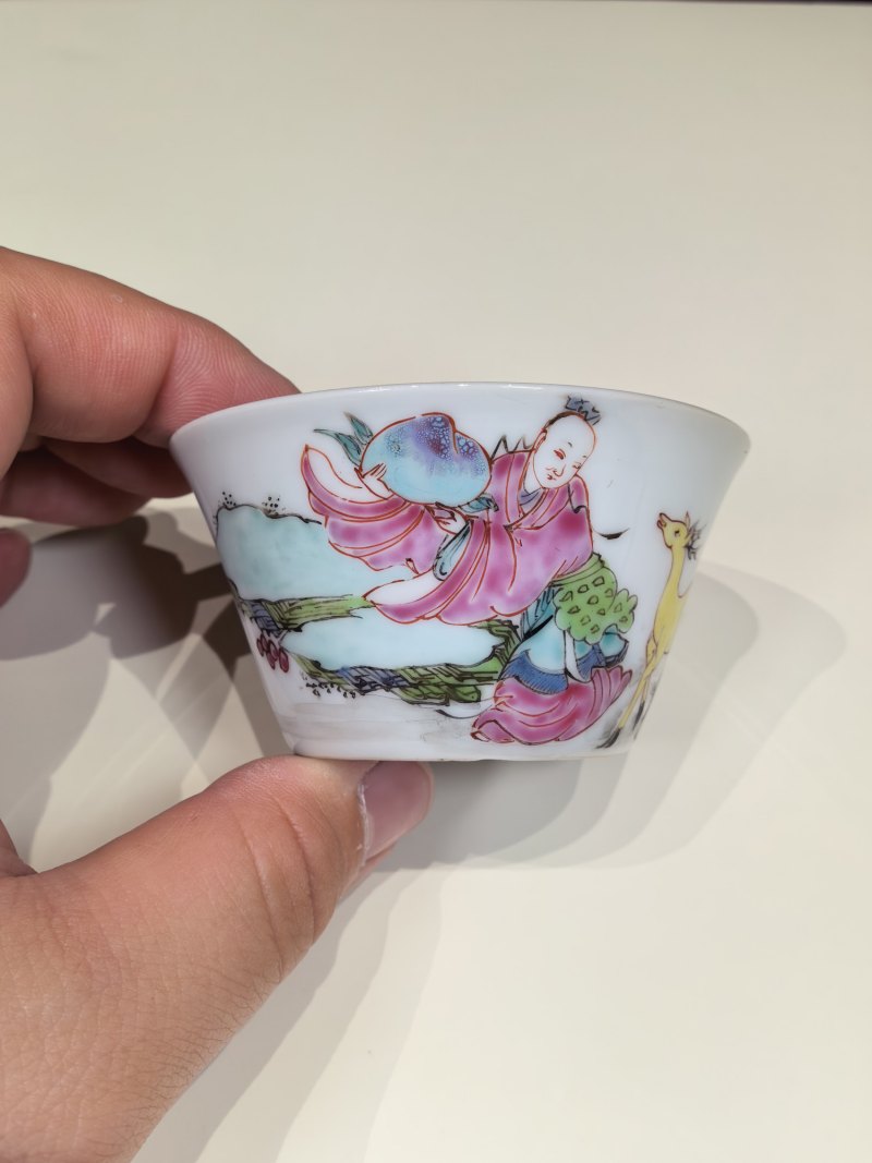 清雍正 粉彩人物马蹄杯 - 图3