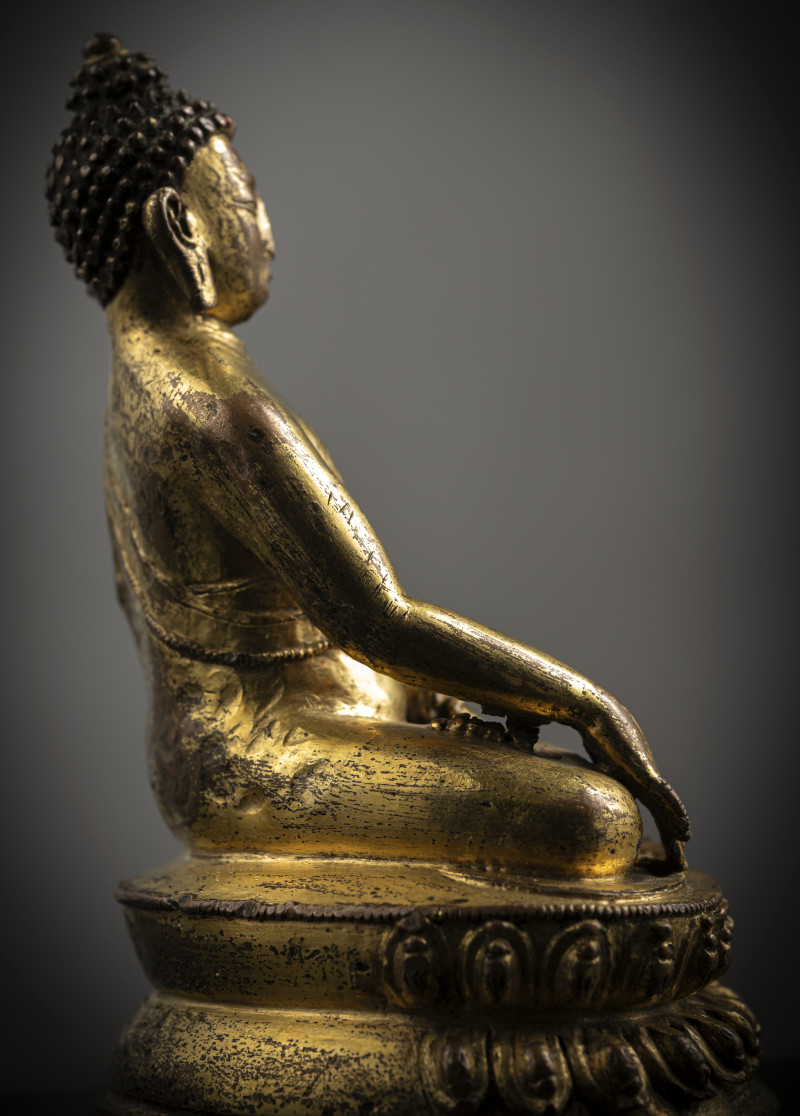A GILT-COPPER FIGURE OF BUDDHA SHAKYAMUNI - 图4