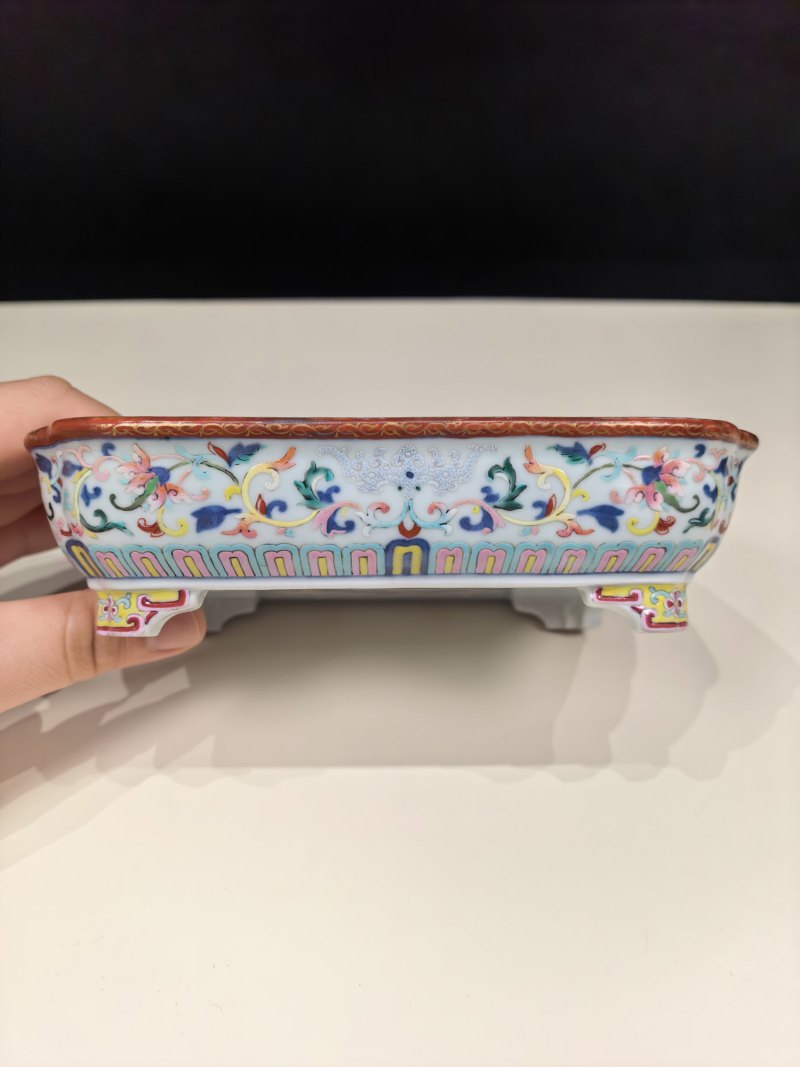 清乾隆 青花洋彩四方倭角水仙盆 - 图4