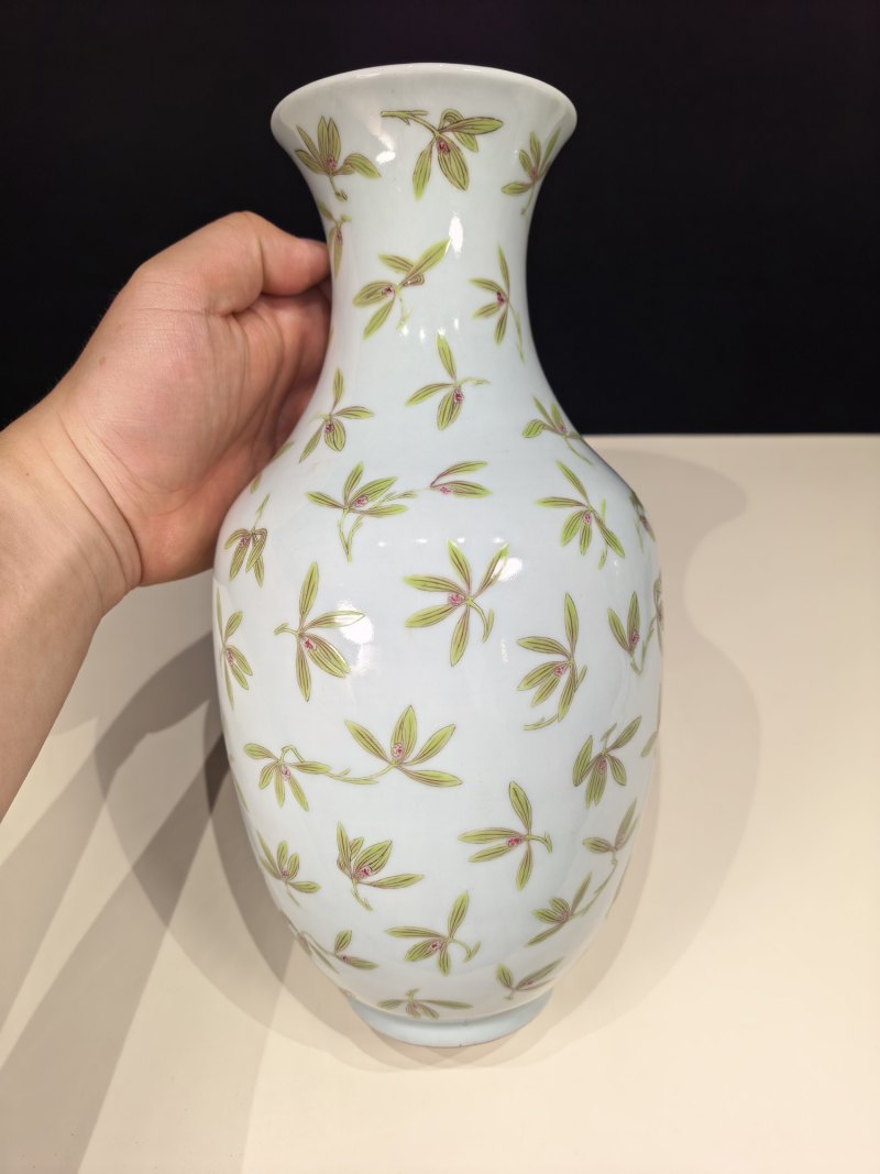 清道光 粉彩兰花纹瓶一对 - 图13