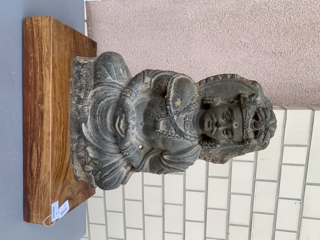 A GREY SCHIST STONE FIGURE OF A BODHISATTVA - 图6