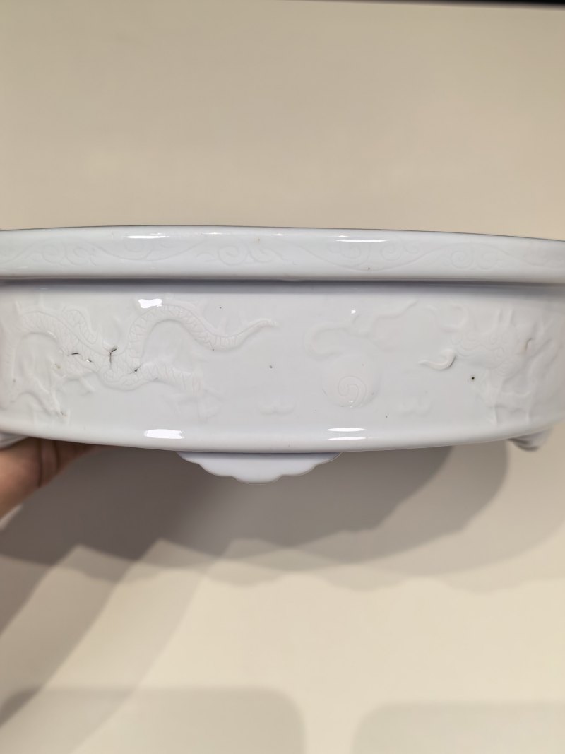 清康熙 白釉暗刻龙纹洗 - 图8