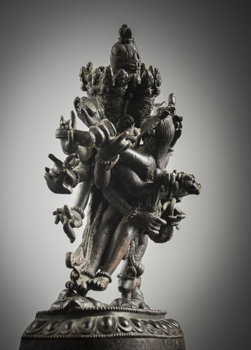 A BRONZE FIGURE OF CAKRASAMVARA AND HIS PARJNA - 图4