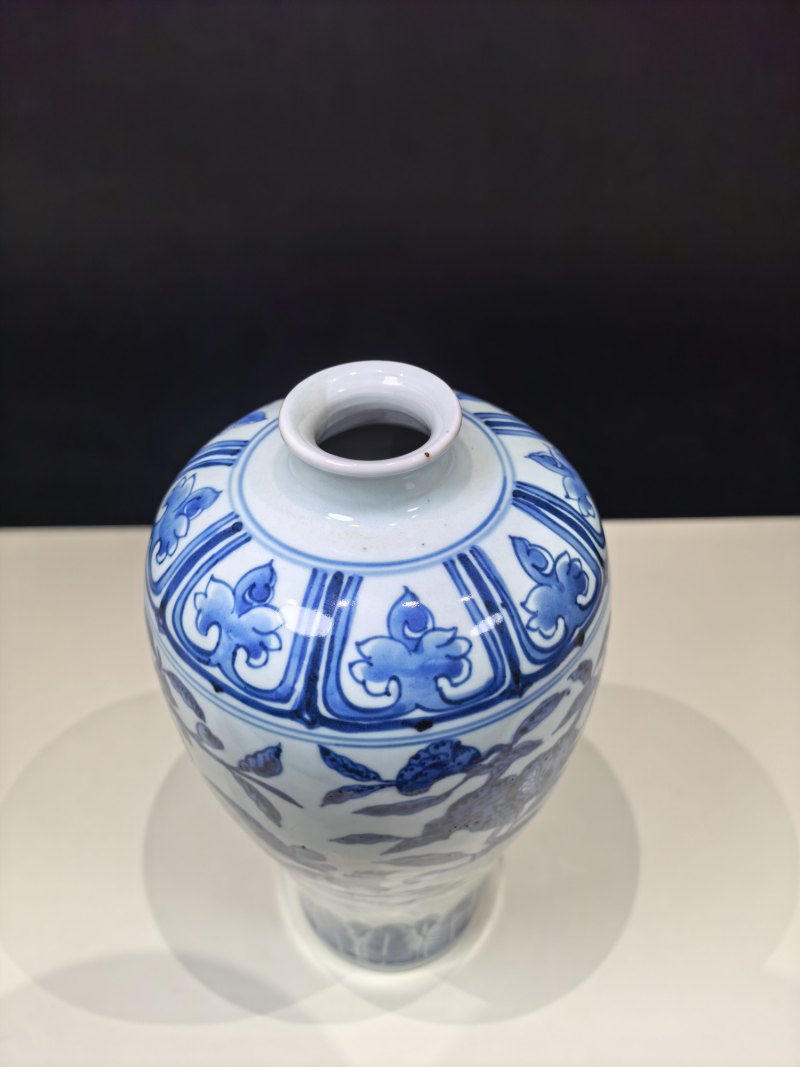 清雍正 仿永乐青花折枝花果纹梅瓶 - 图9